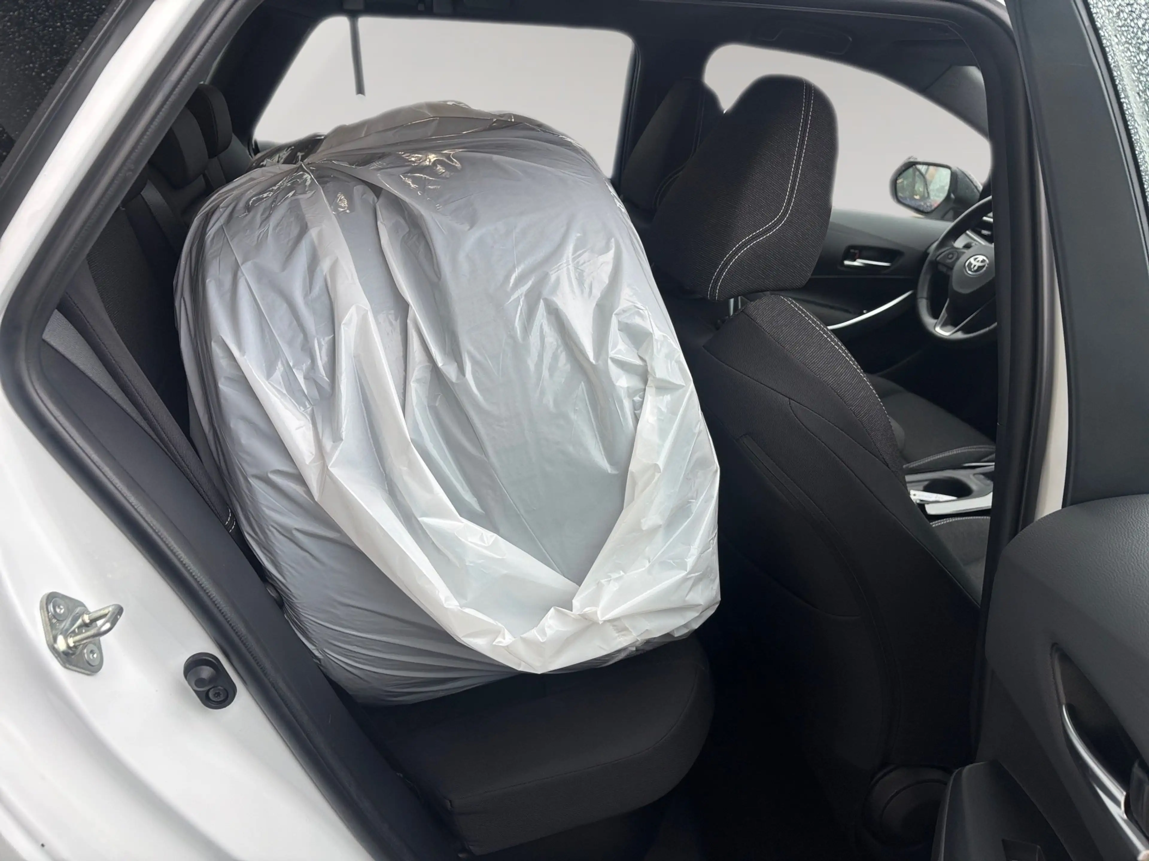 Toyota Corolla 2.0 l Hybrid TS. Business Edition AUT — photo 13