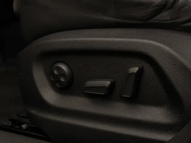 Audi Q3 view 5