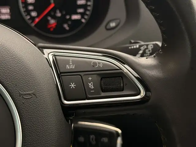 Audi Q3 view 21