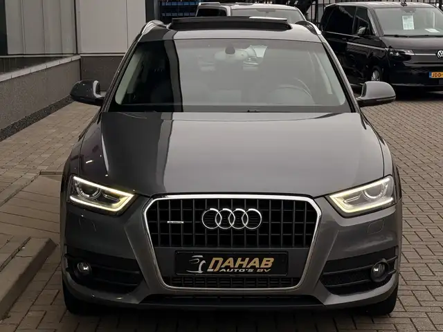 Audi Q3 view 9