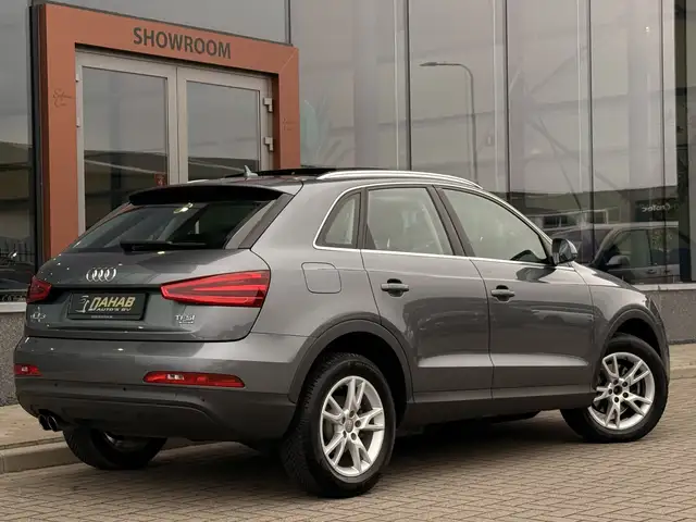 Audi Q3 view 13