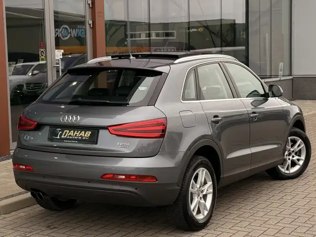 Audi Q3 view 15