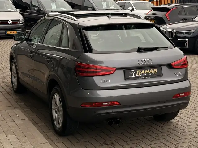 Audi Q3 view 14