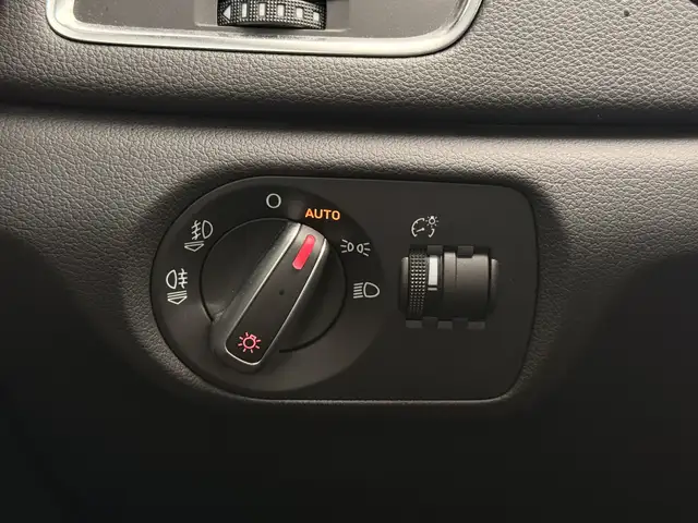 Audi Q3 view 19