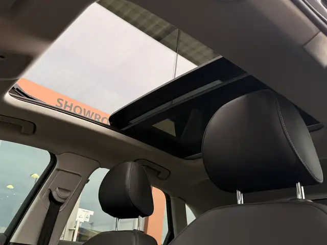 Audi Q3 view 6