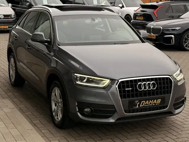Audi Q3 view 11