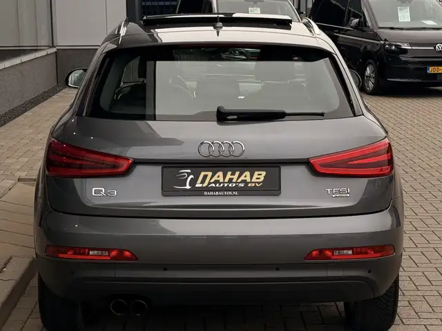 Audi Q3 view 16