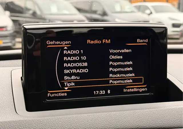 Audi Q3 view 27