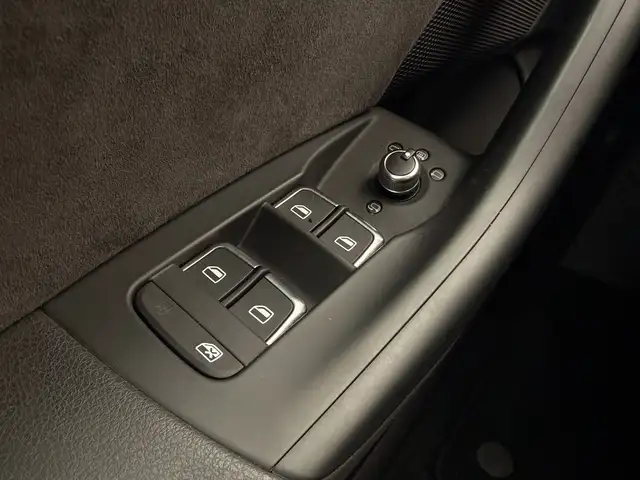 Audi Q3 view 18