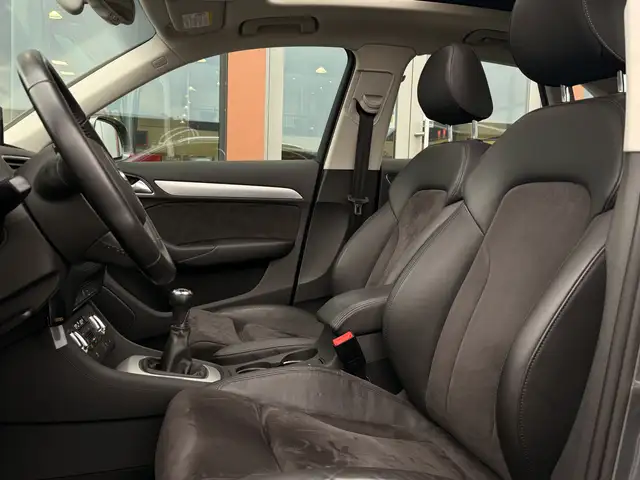 Audi Q3 view 4