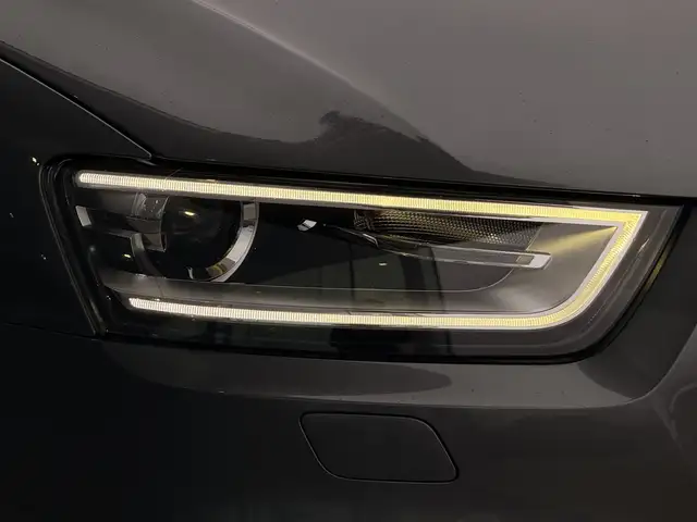 Audi Q3 view 12