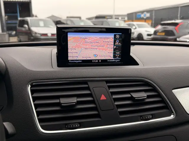 Audi Q3 view 23