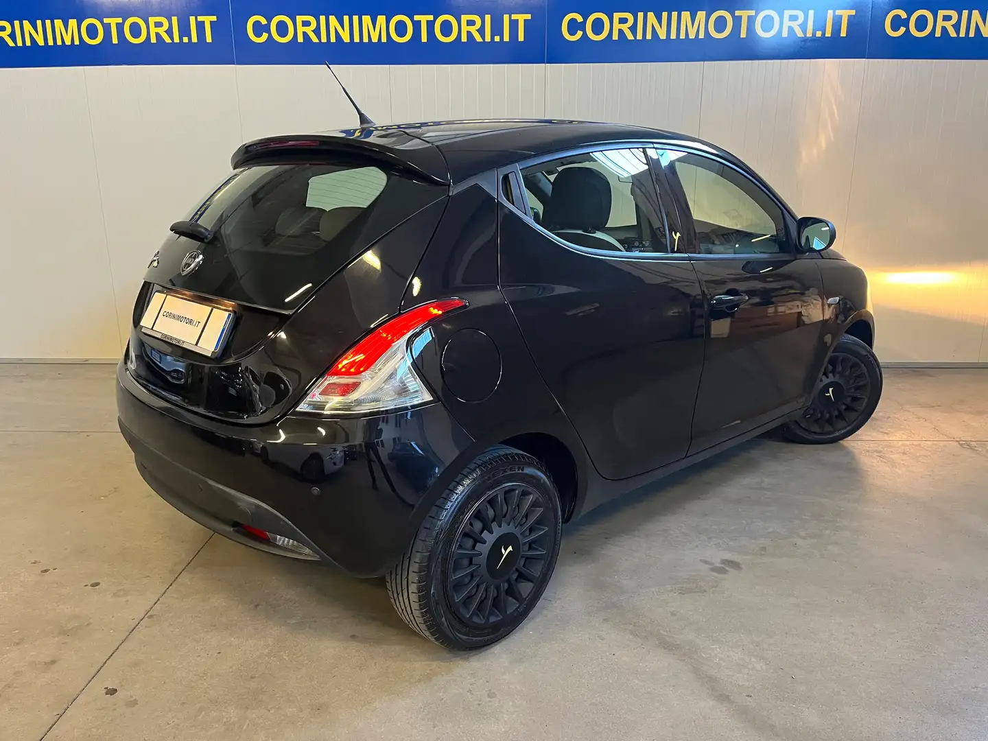 Lancia Ypsilon Ypsilon 1.2 8v Elefantino 69cv my14 Nero - 2