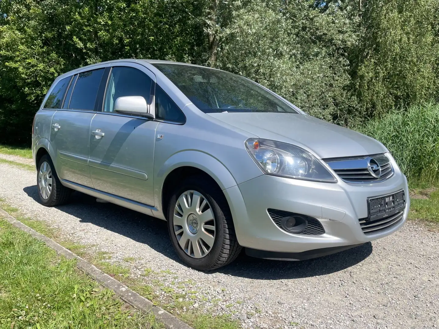 Opel Zafira B Design Edition 1.6l Tüv=Neu! 7Sitzer VB Plateado - 1