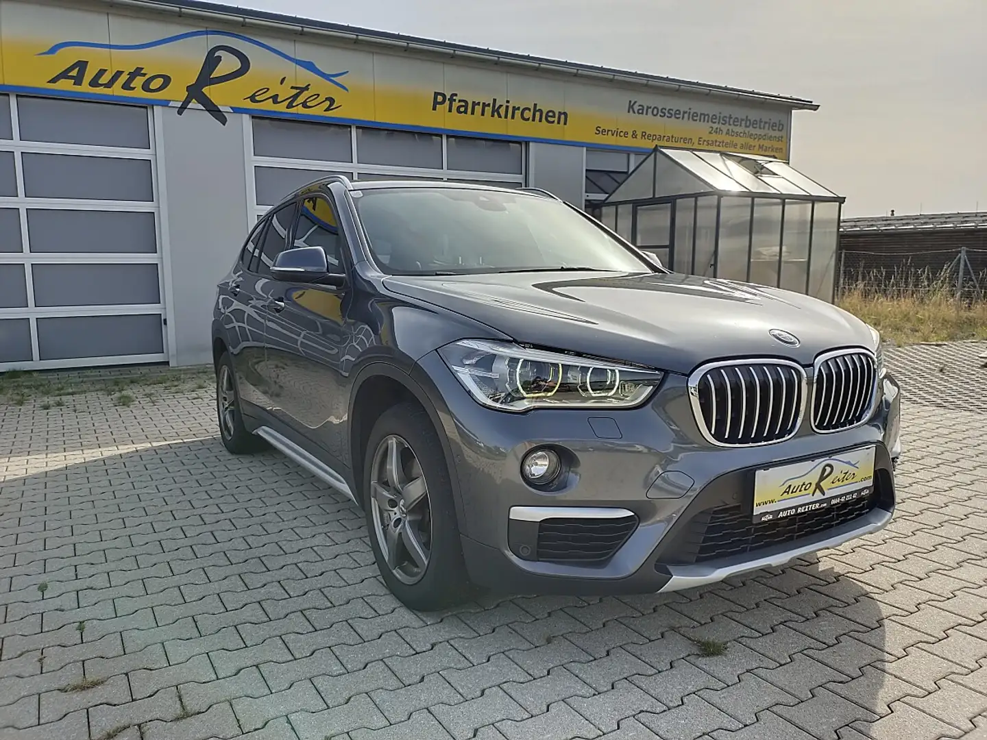 BMW X1 xDrive18d xLine Aut. *LED*AHV*HUD*M-Lenkrad*PDC... Grau - 1