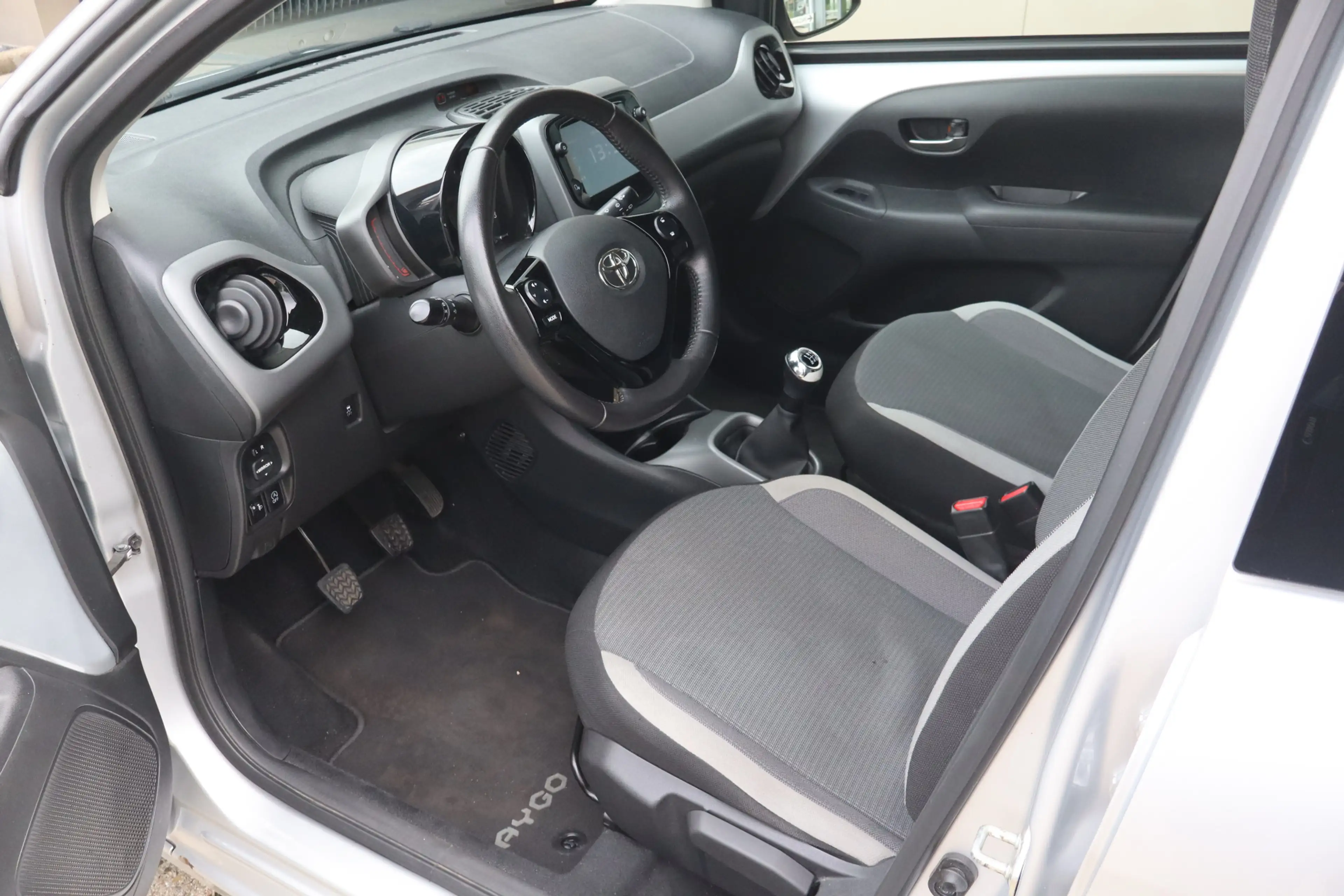 Toyota Aygo 1.0 VVT-i x-joy - NL- Auto!! Apple I Camera I Crui — photo 4