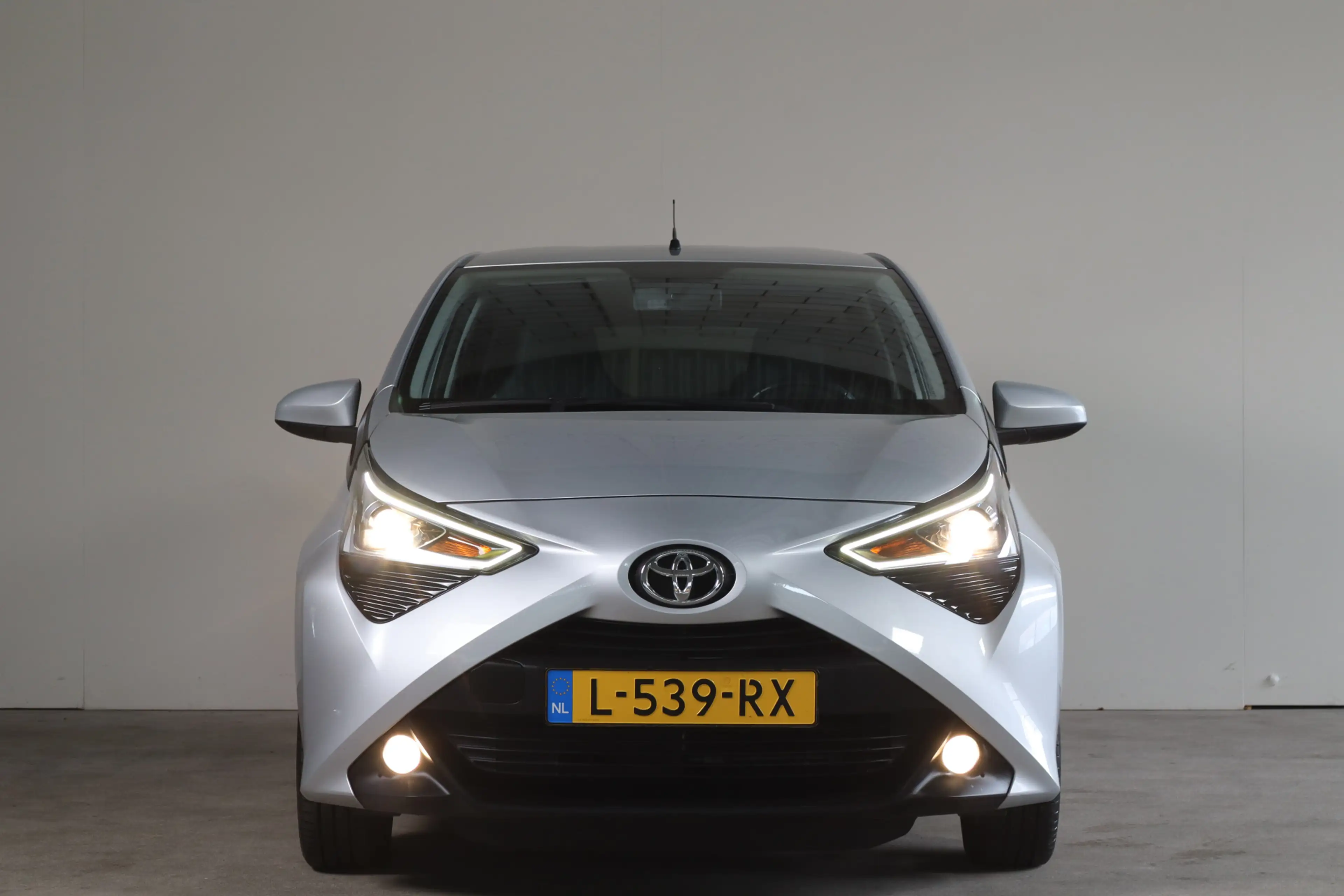 Toyota Aygo 1.0 VVT-i x-joy - NL- Auto!! Apple I Camera I Crui — photo 27