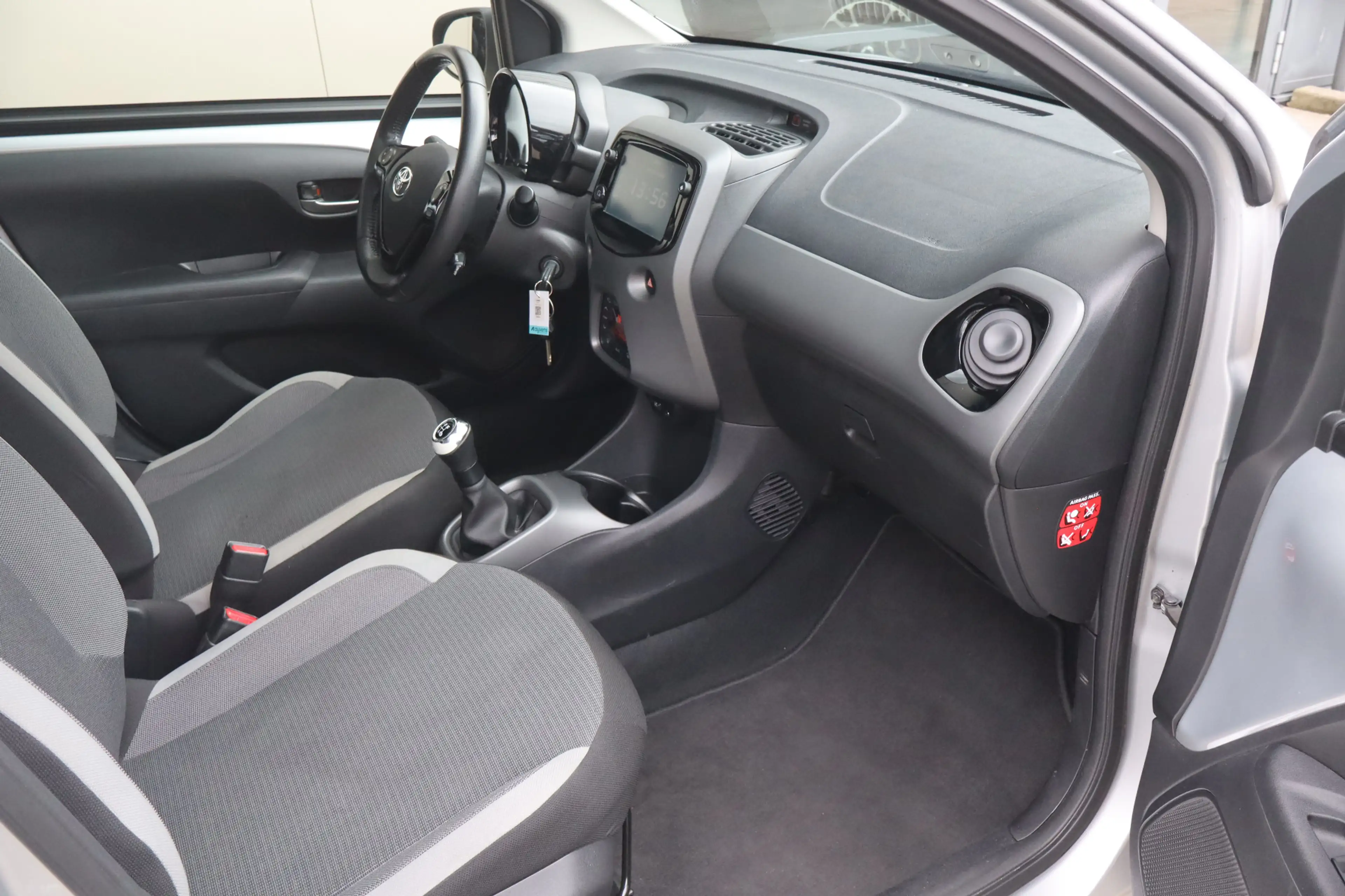 Toyota Aygo 1.0 VVT-i x-joy - NL- Auto!! Apple I Camera I Crui — photo 3