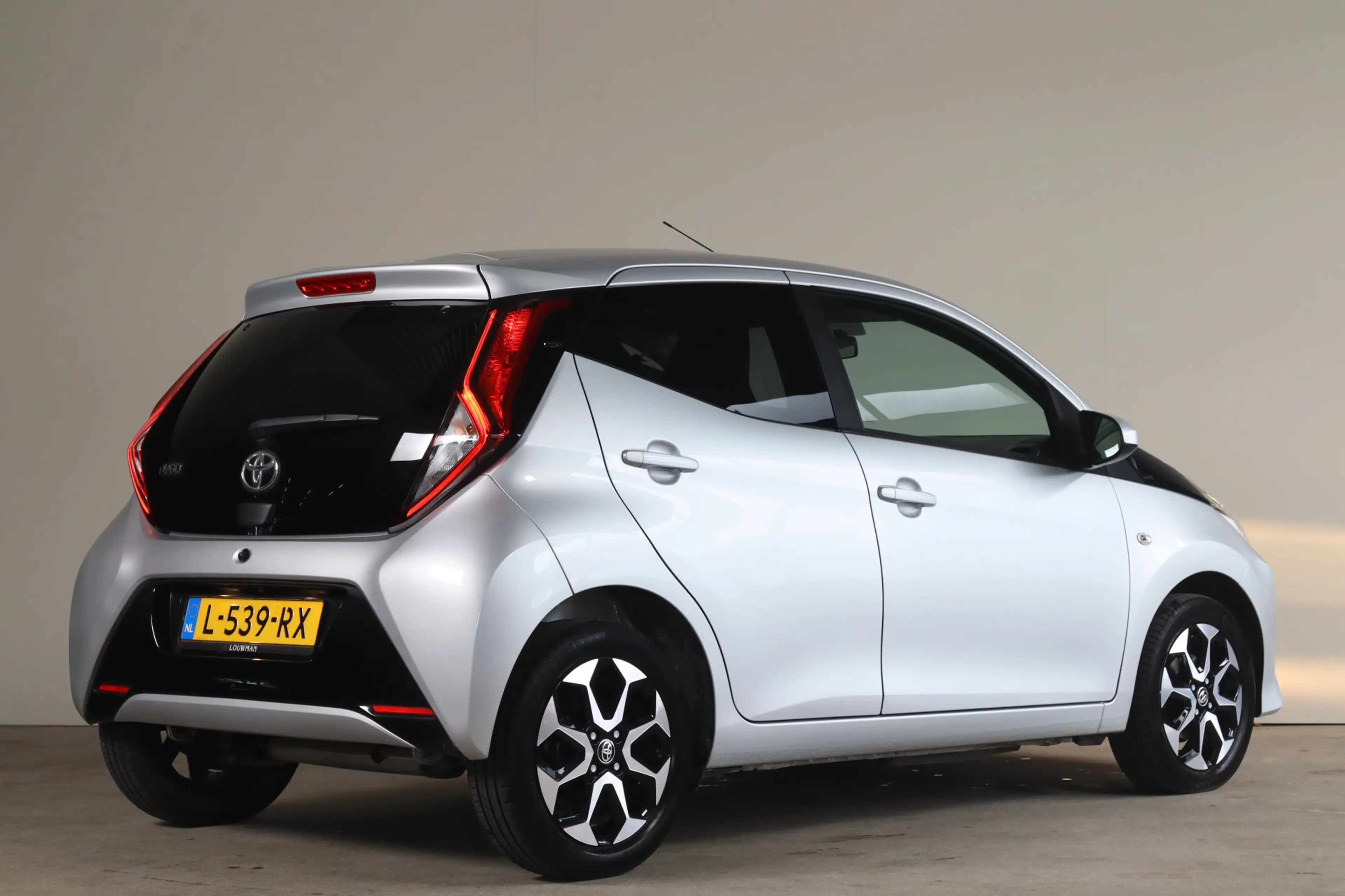 Toyota Aygo 1.0 VVT-i x-joy - NL- Auto!! Apple I Camera I Crui — photo 2