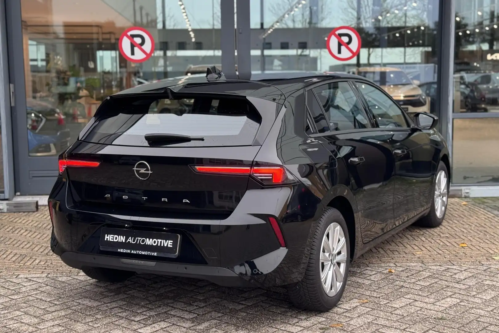 Opel Astra 1.2T Edition 110pk | Navigatie | Cruise Control | Noir - 2