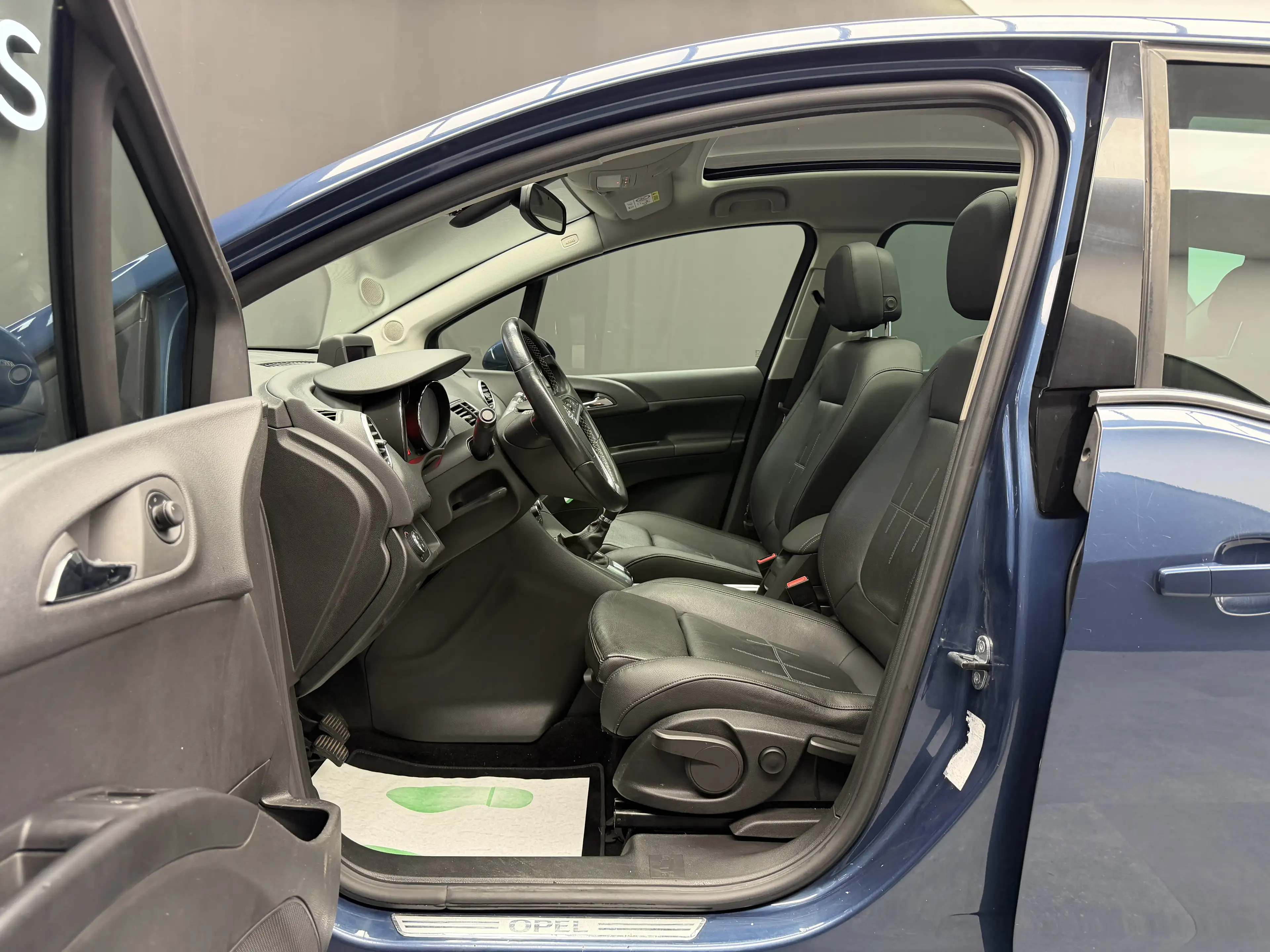 Opel Meriva 1.4i Cosmo * CUIR + GPS + CAMÉRA + T. PANO + CLIM * — photo 8