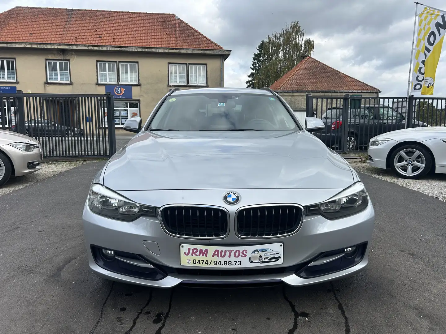 BMW 318 d Touring Pack Sport 1er proprio avec carnet Gris - 2