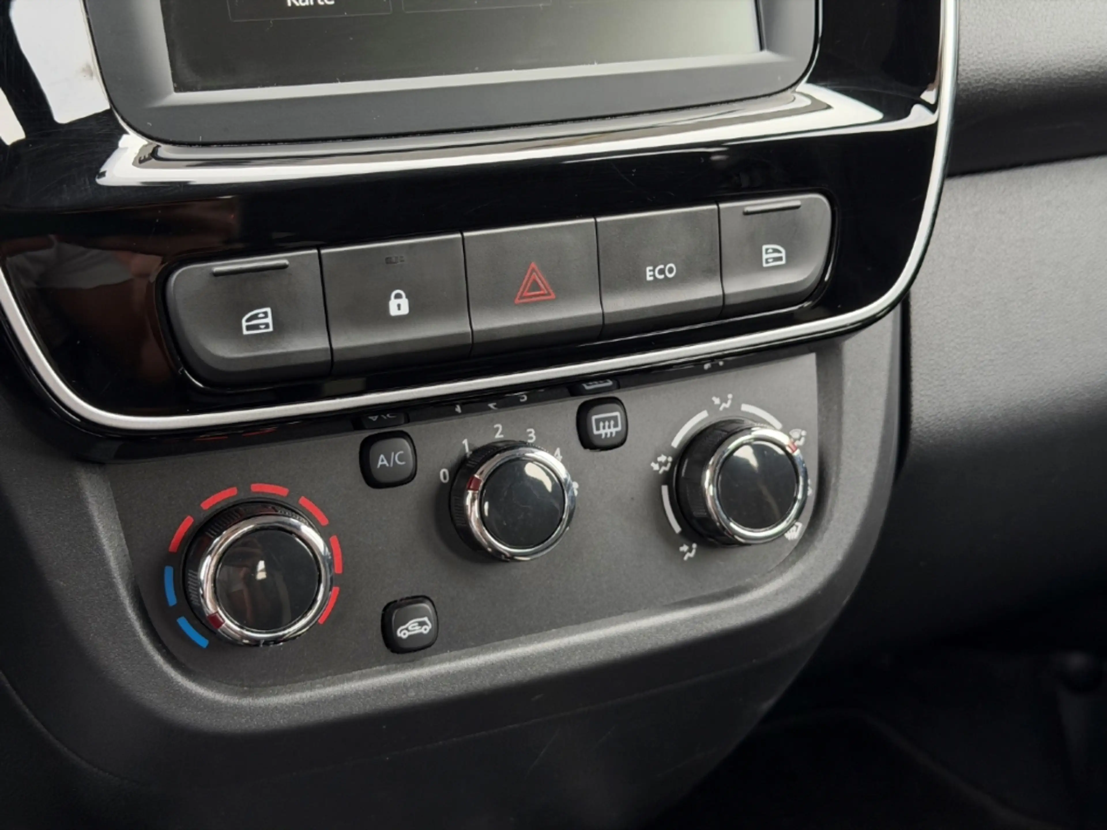 Dacia Spring Electric Kamera Navi Opt.paket Expression — photo 12