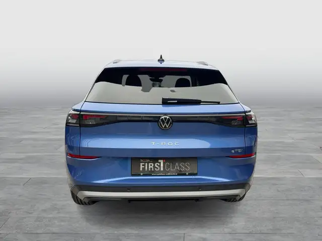 Volkswagen T-Roc view 5