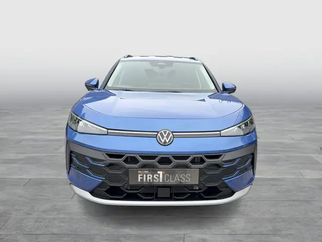 Volkswagen T-Roc view 2