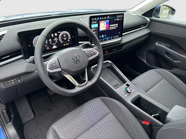 Volkswagen T-Roc view 9