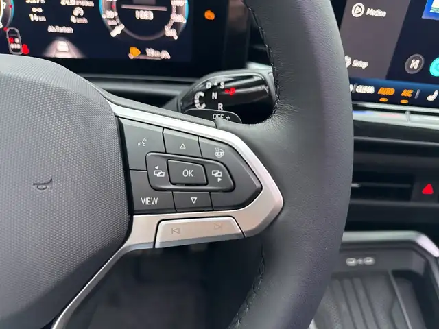 Volkswagen T-Roc view 13