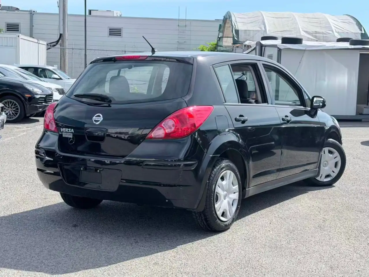 Nissan Versa fotografie Nissan Versa