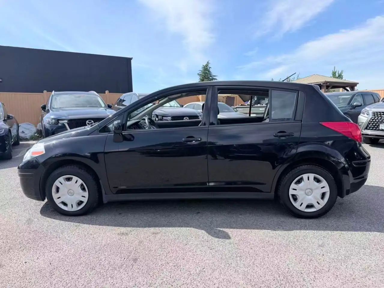 Nissan Versa fotografie Nissan Versa