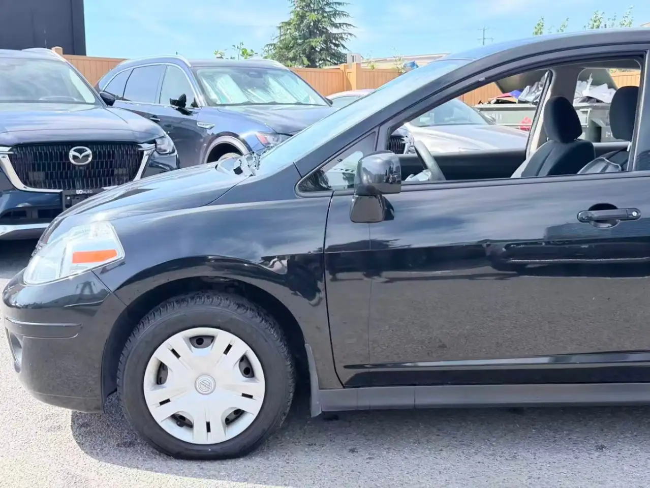Nissan Versa fotografie Nissan Versa