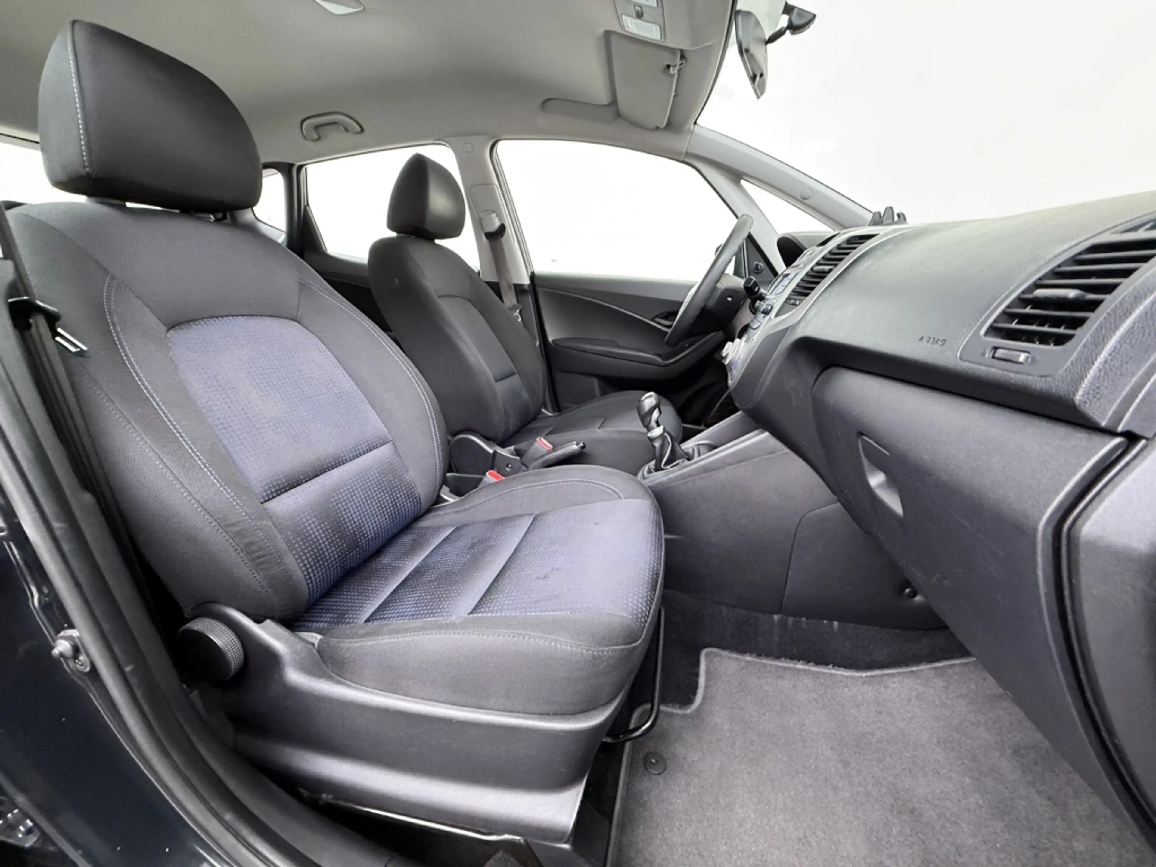 Hyundai iX20 1.4i i-Drive — photo 27