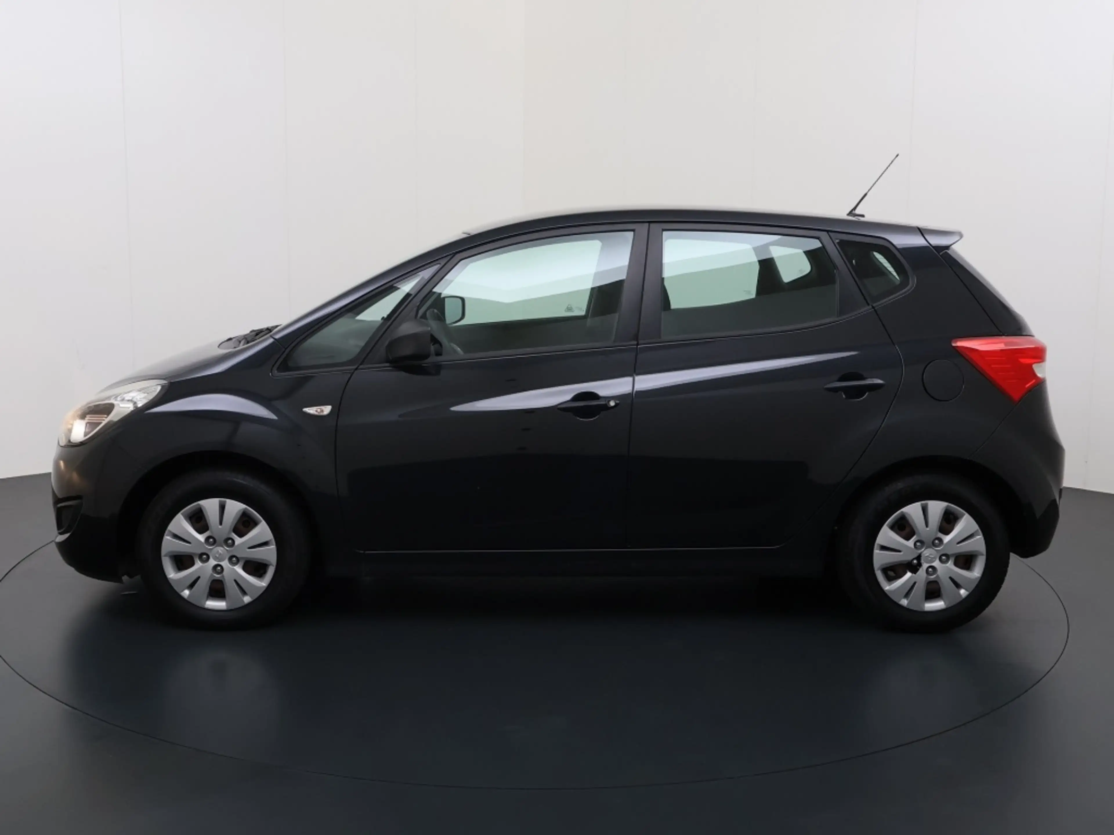 Hyundai iX20 1.4i i-Drive — photo 4