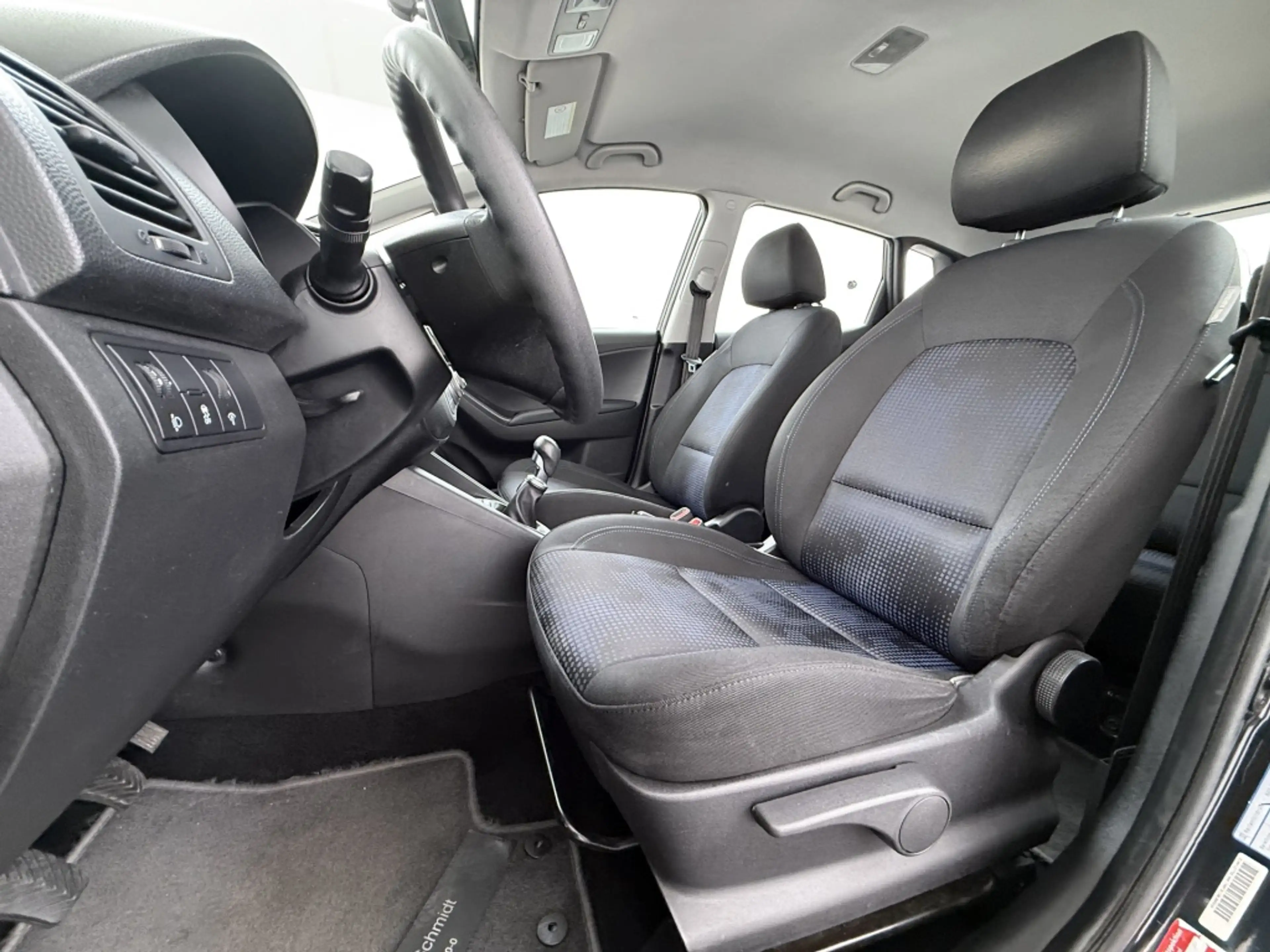 Hyundai iX20 1.4i i-Drive — photo 13