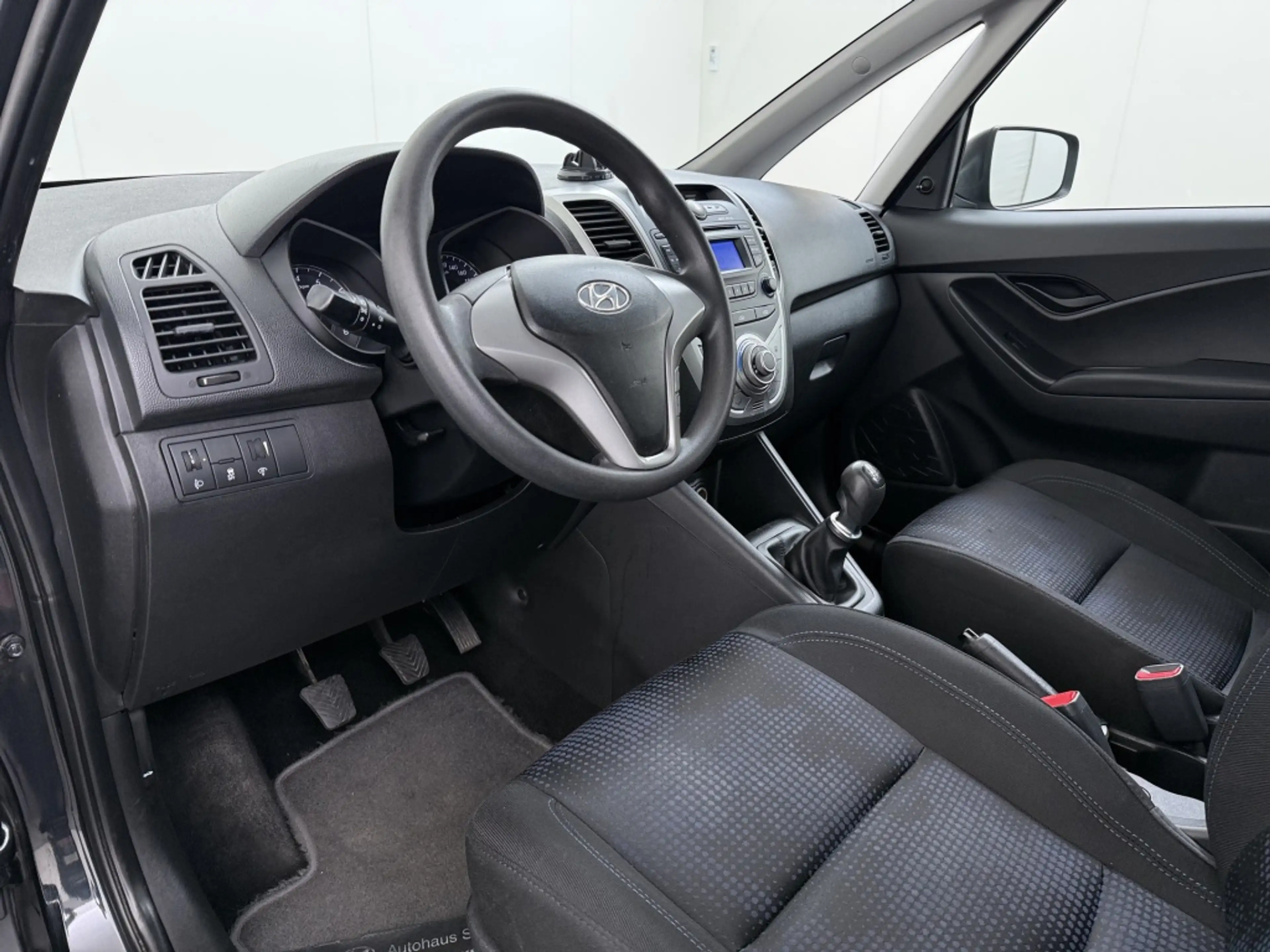 Hyundai iX20 1.4i i-Drive — photo 12