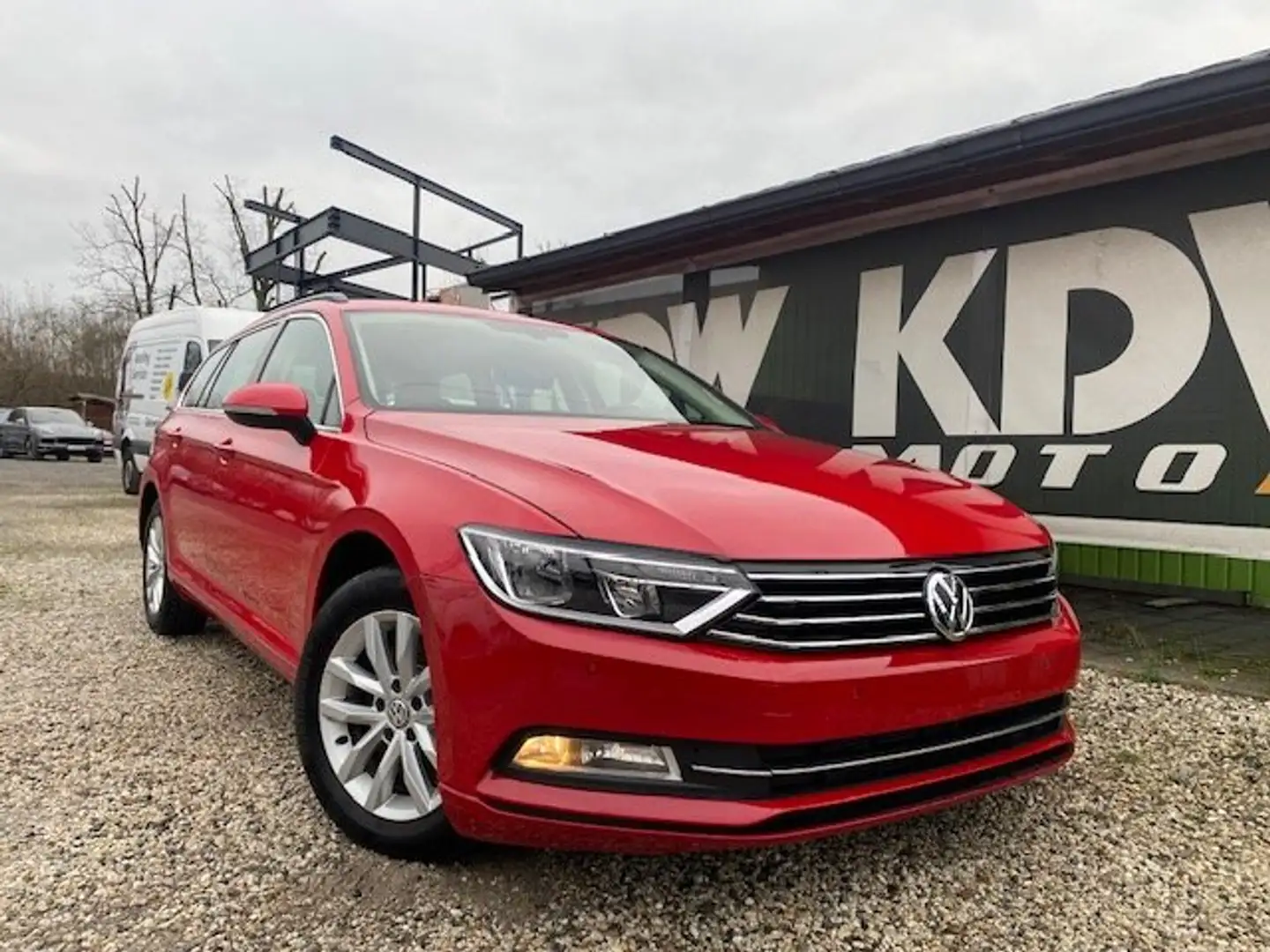 Volkswagen Passat Variant SW 1.6 CR TDi Comfortline DSG Red - 1