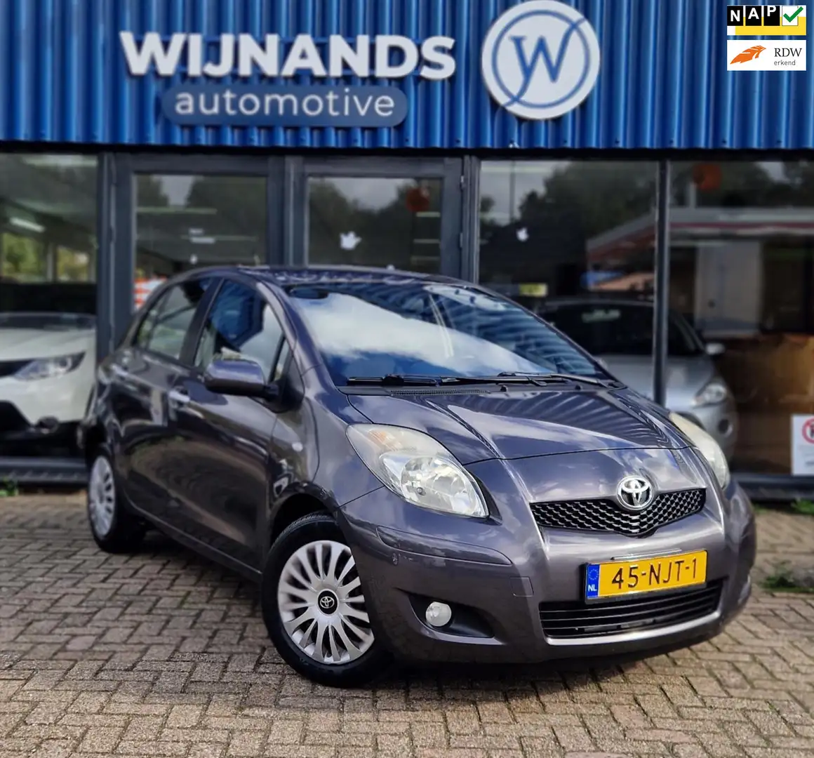 Toyota Yaris 1.3 VVTi Aspiration APK Clima Elektr. Raam/spie Gris - 1