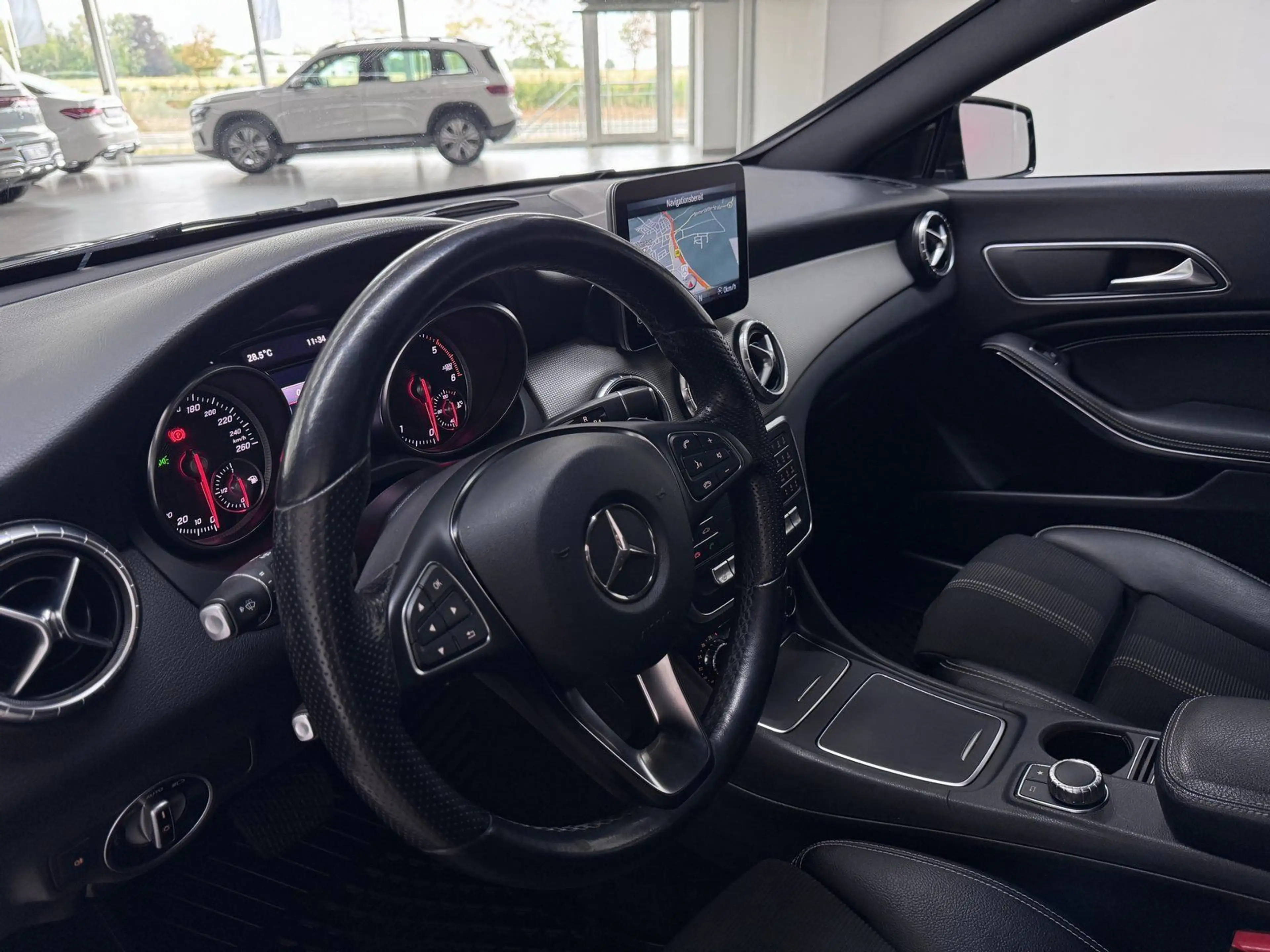 Mercedes-Benz CLA 220 d URBAN+LED HIGH PERF+NAVI+PARKASSISTENT — photo 8