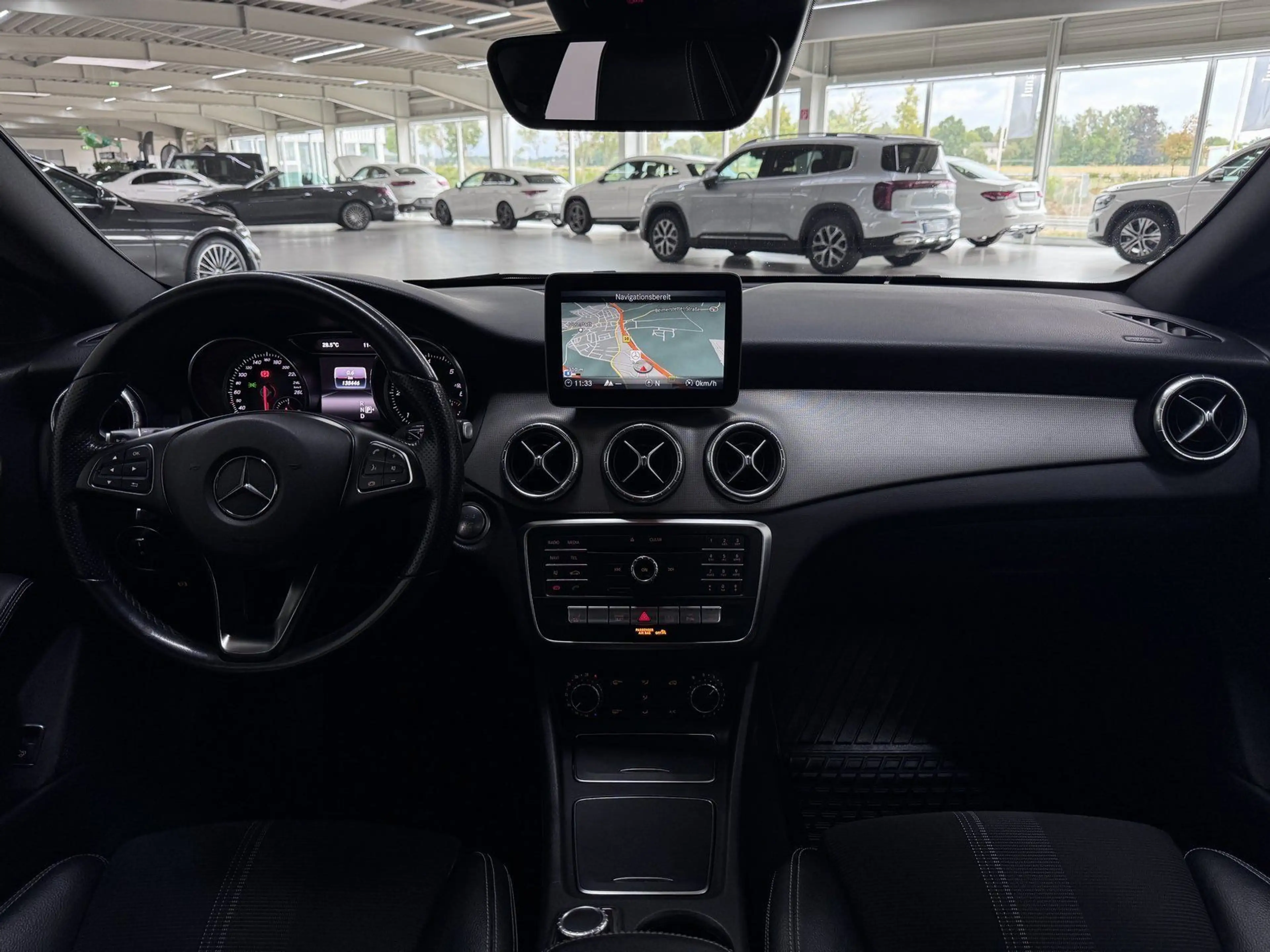 Mercedes-Benz CLA 220 d URBAN+LED HIGH PERF+NAVI+PARKASSISTENT — photo 9