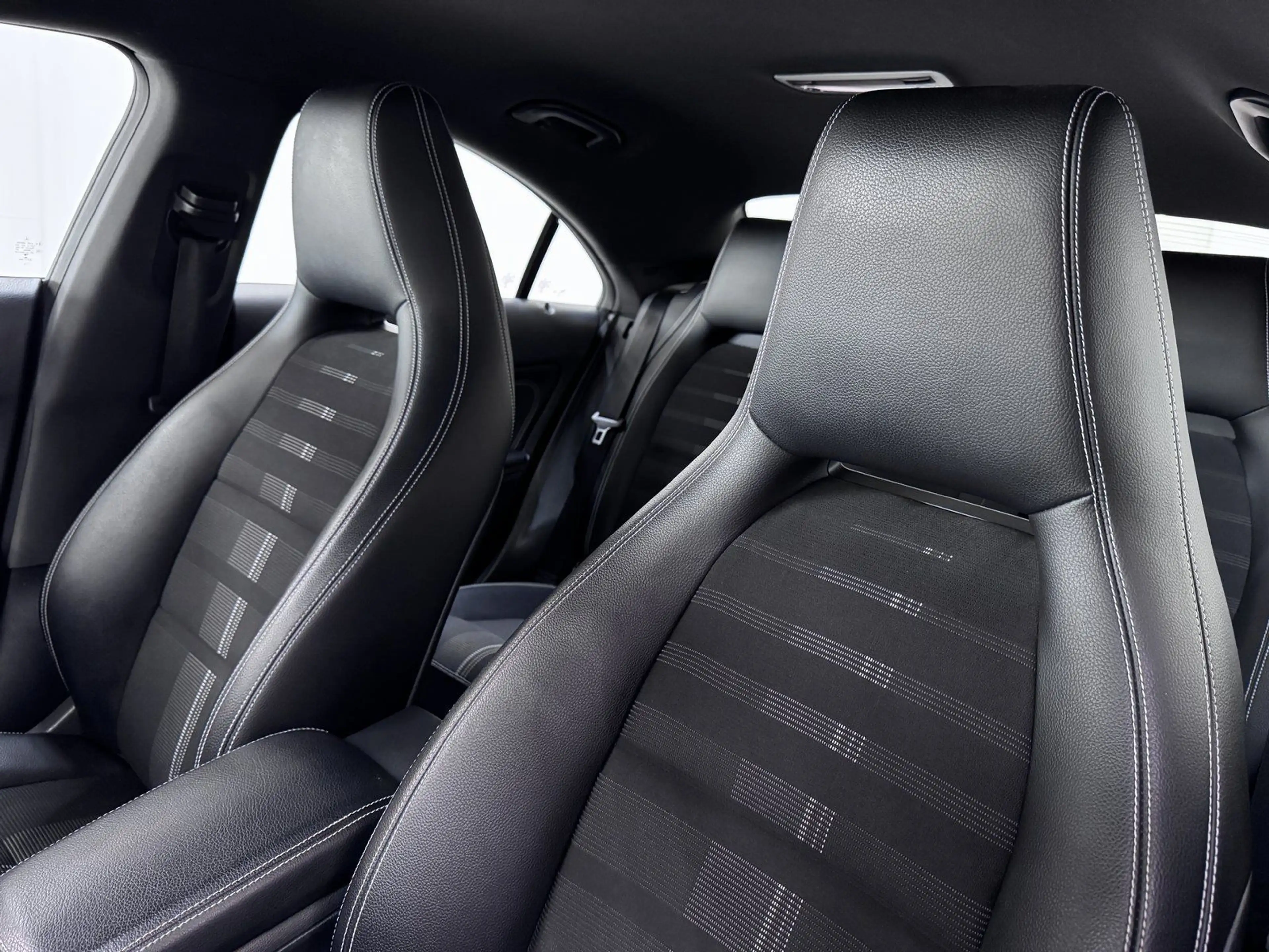 Mercedes-Benz CLA 220 d URBAN+LED HIGH PERF+NAVI+PARKASSISTENT — photo 11