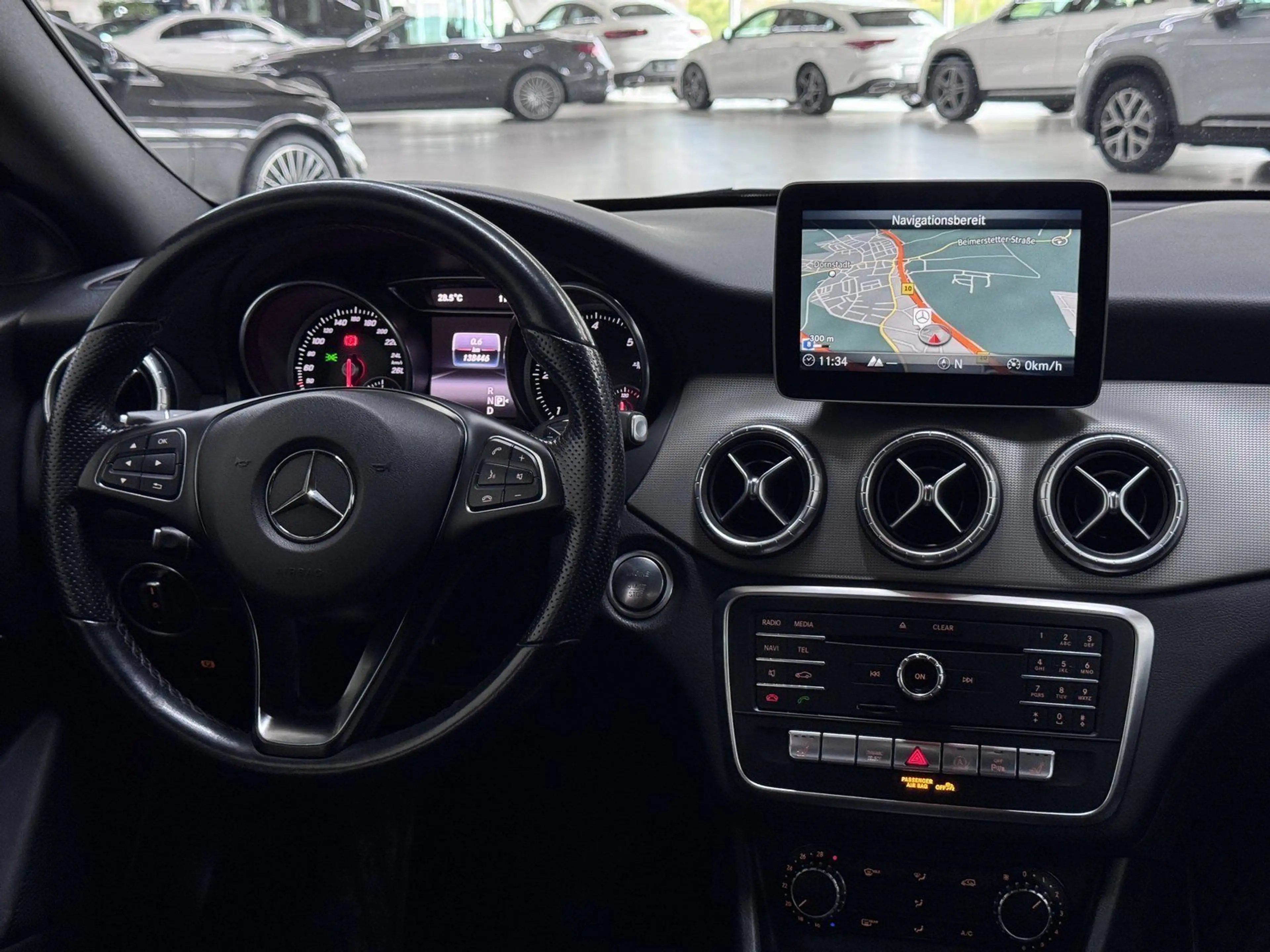 Mercedes-Benz CLA 220 d URBAN+LED HIGH PERF+NAVI+PARKASSISTENT — photo 10