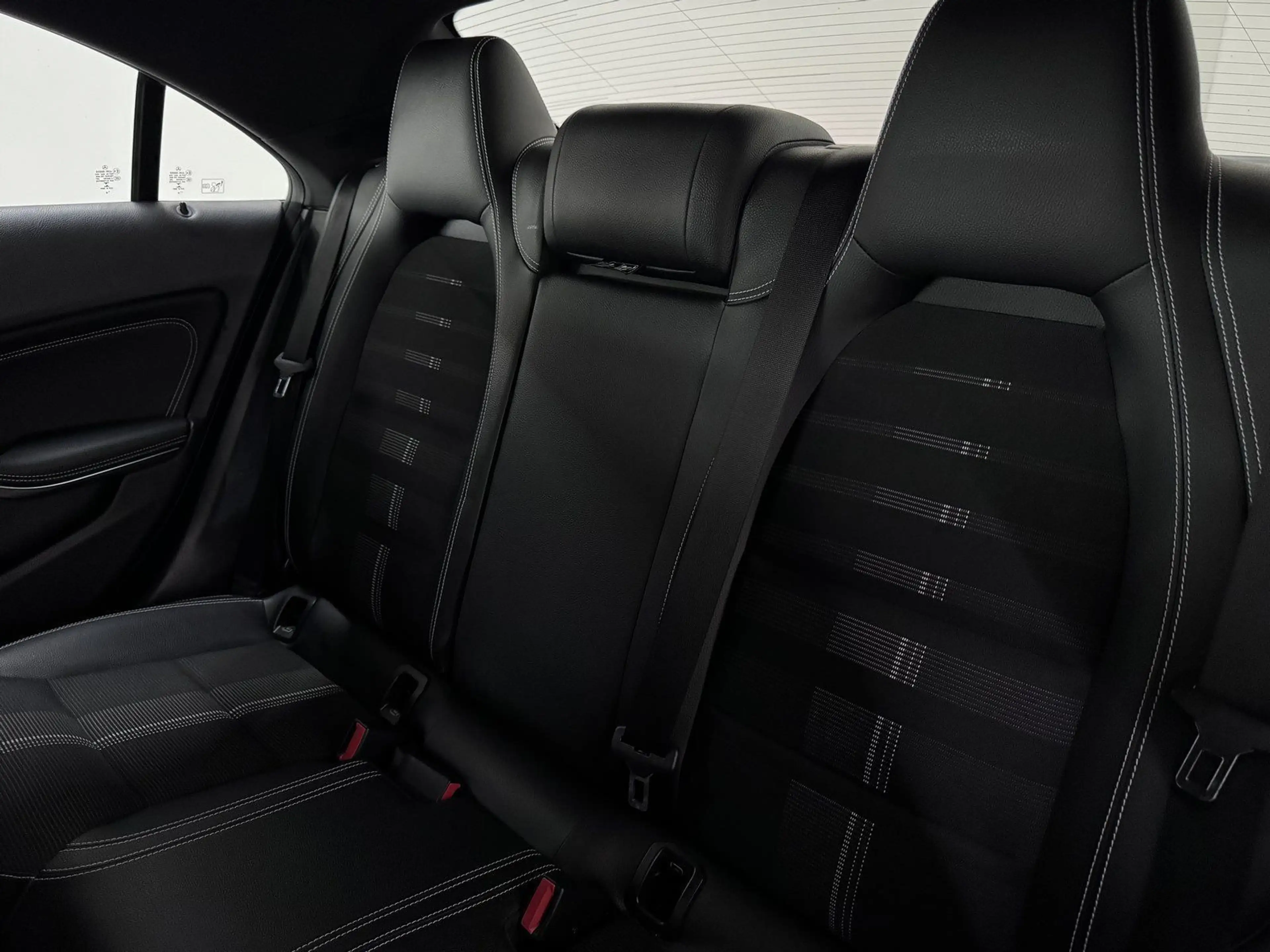 Mercedes-Benz CLA 220 d URBAN+LED HIGH PERF+NAVI+PARKASSISTENT — photo 12