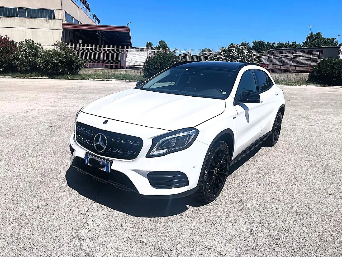 Mercedes-Benz GLA 200 GLA-X156 2017 d Night Edition auto Bianco - 1