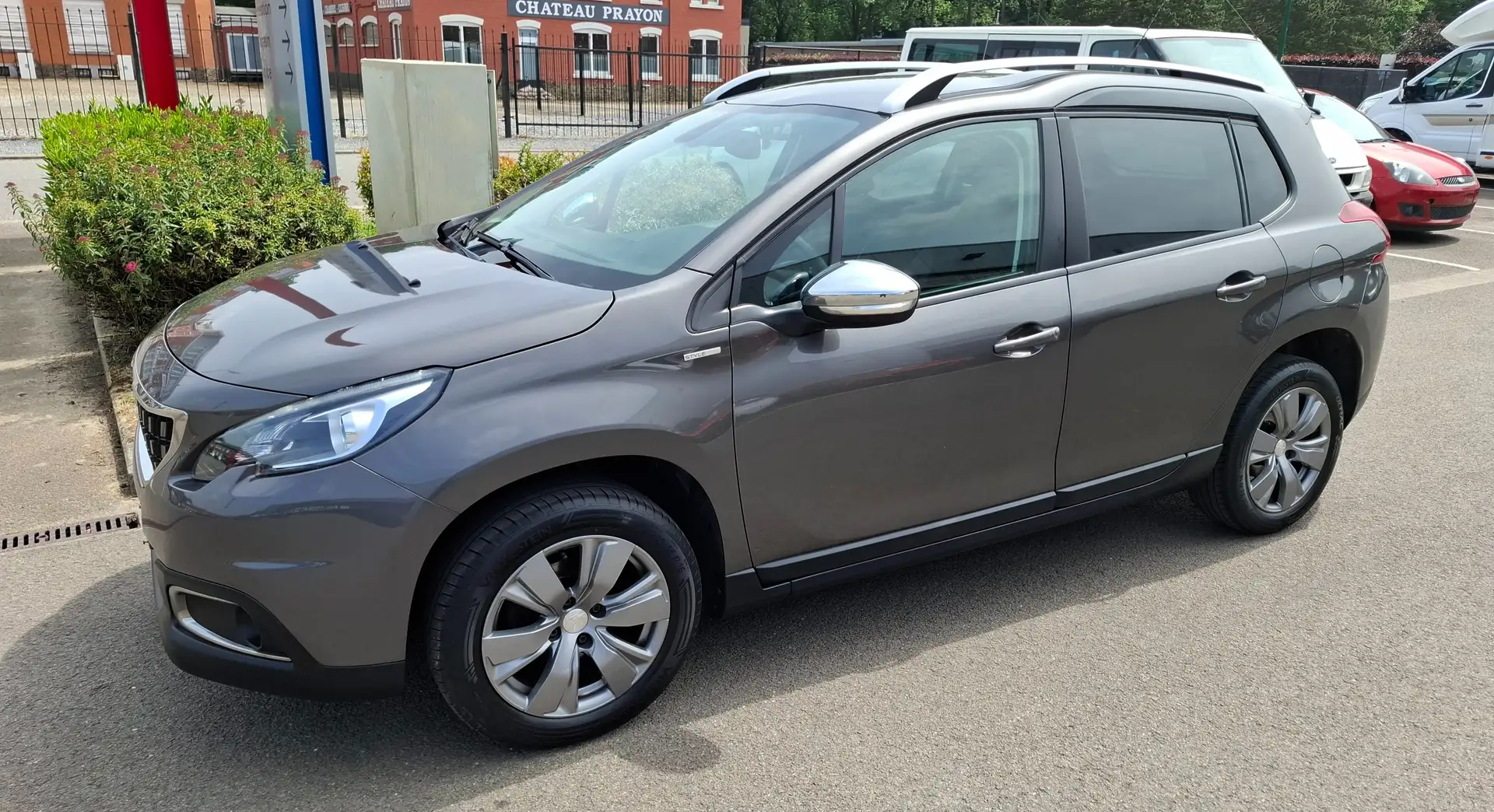 Peugeot 2008 1.5 BlueHDi Style S Gris - 1