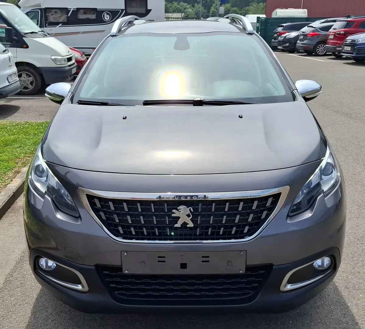 Peugeot 2008 1.5 BlueHDi Style S Gris - 2