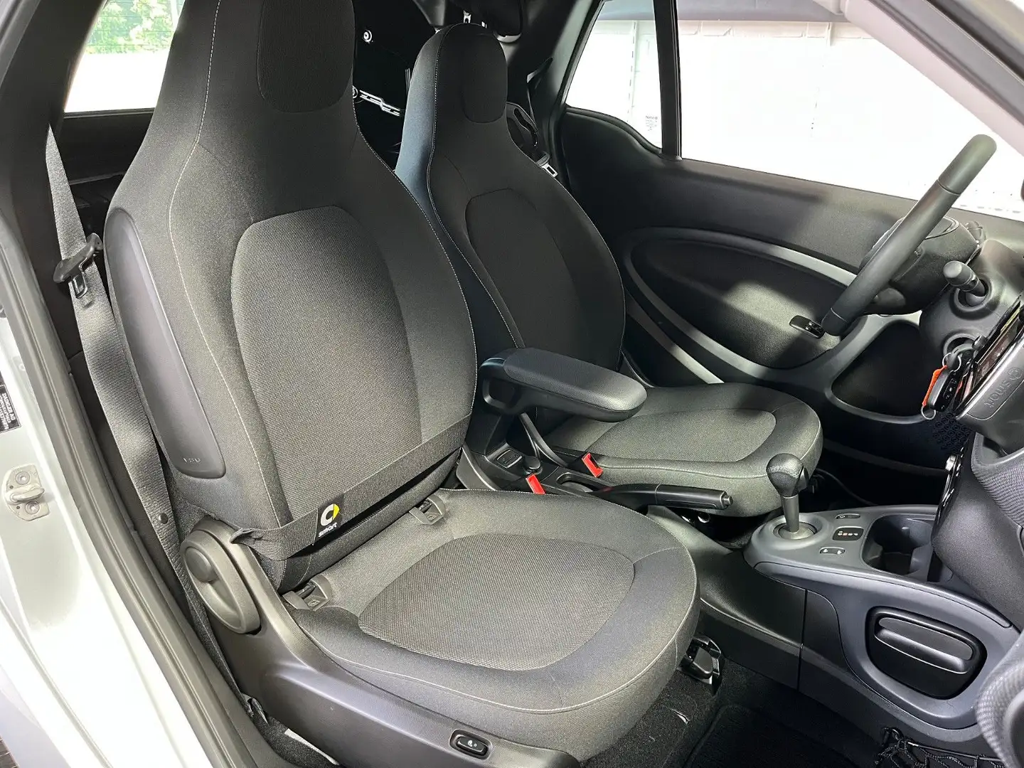 smart forTwo Cabrio 122 PS 185 km/h Navi PDC Automatik Weiß - 2