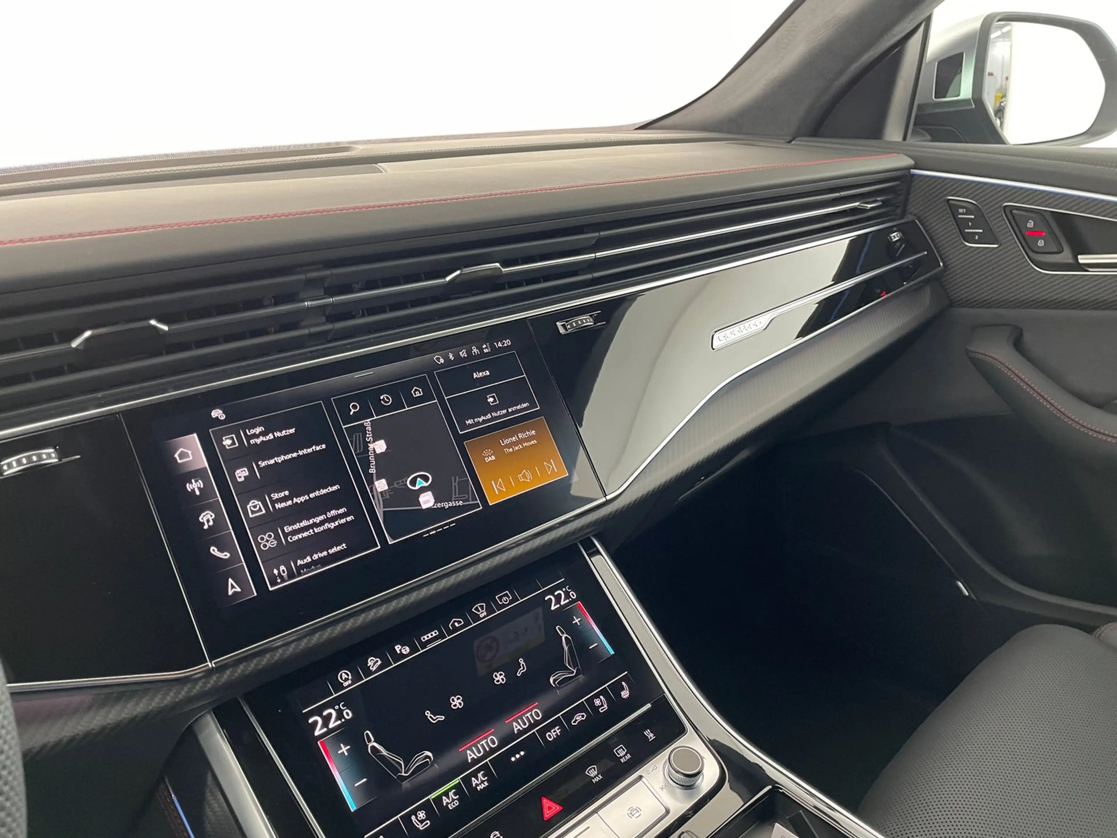 Audi SQ8 TFSI quattro — photo 9